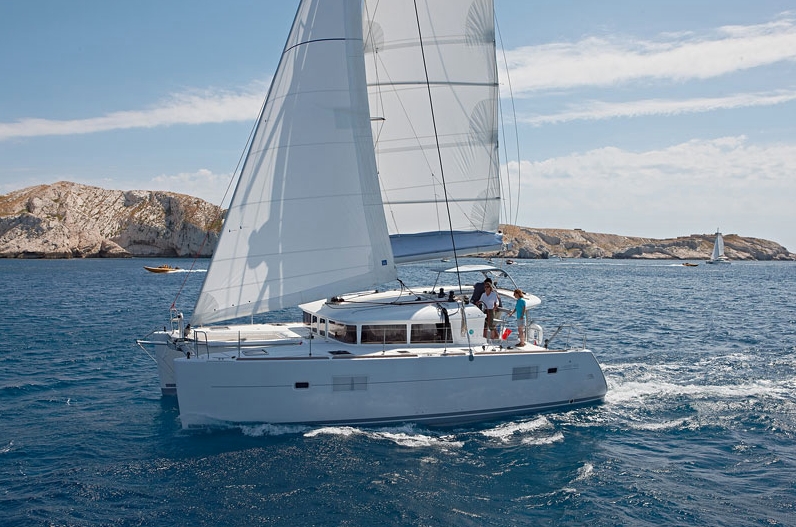 Bareboat Catamaran Lagoon 400 S2
