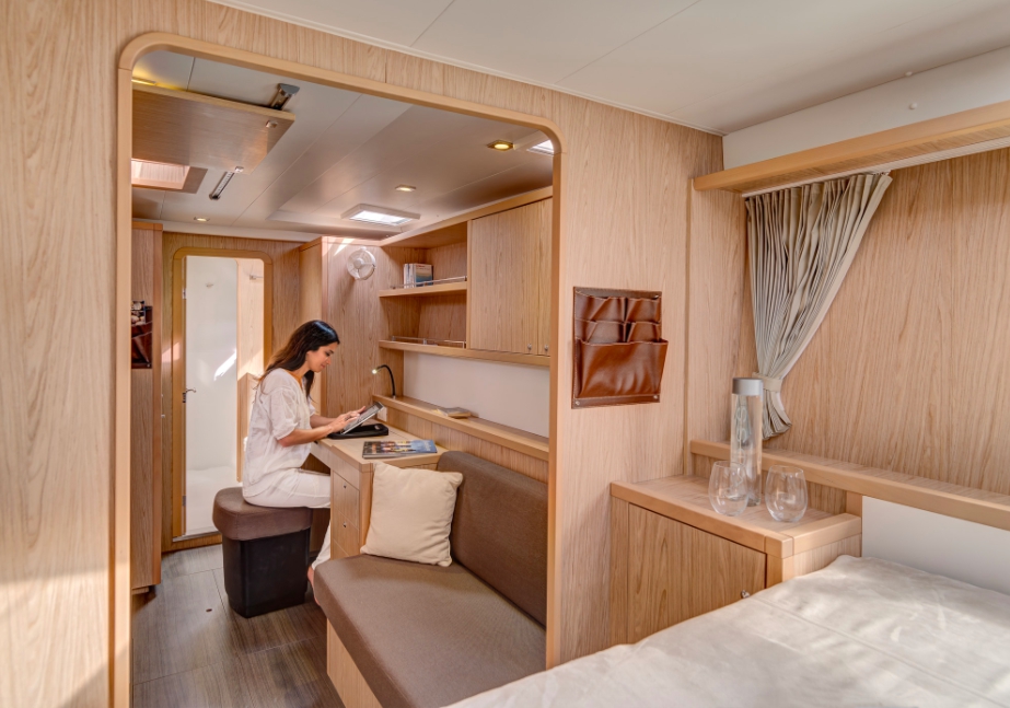 Bareboat Catamaran Lagoon 400 S2 photo 5