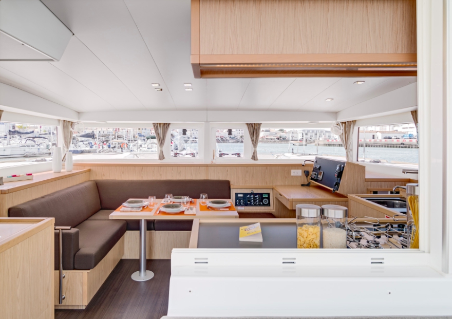 Bareboat Catamaran Lagoon 400 S2 photo 7