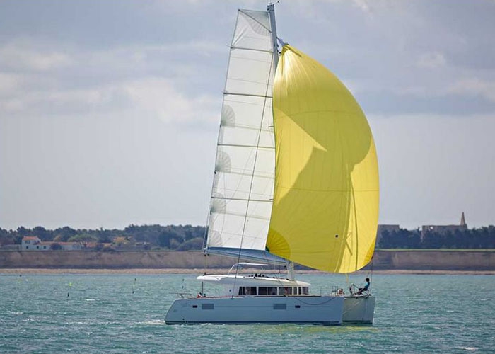 Bareboat Catamaran Lagoon 400 S2