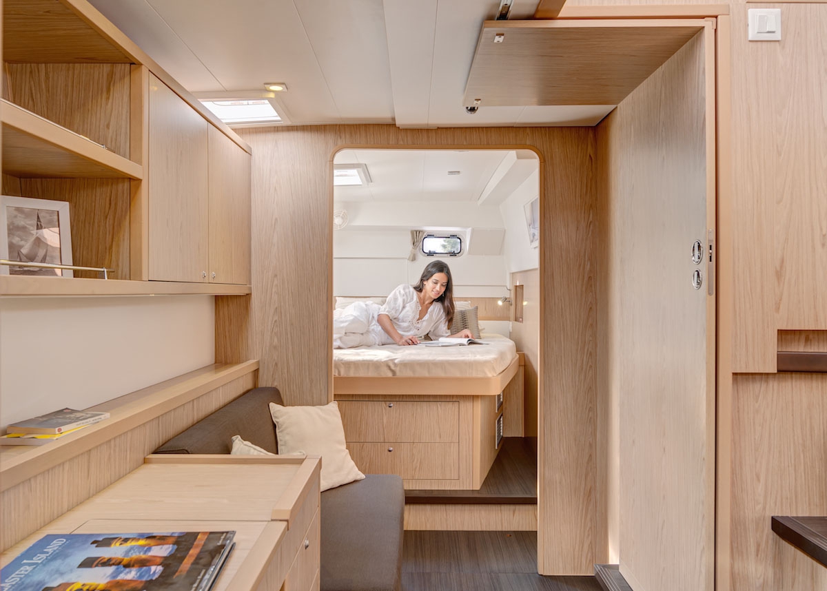 Bareboat Catamaran Lagoon 400 S2 photo 3