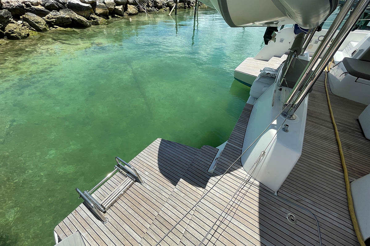 Bareboat Catamaran C`EST BON photo 6