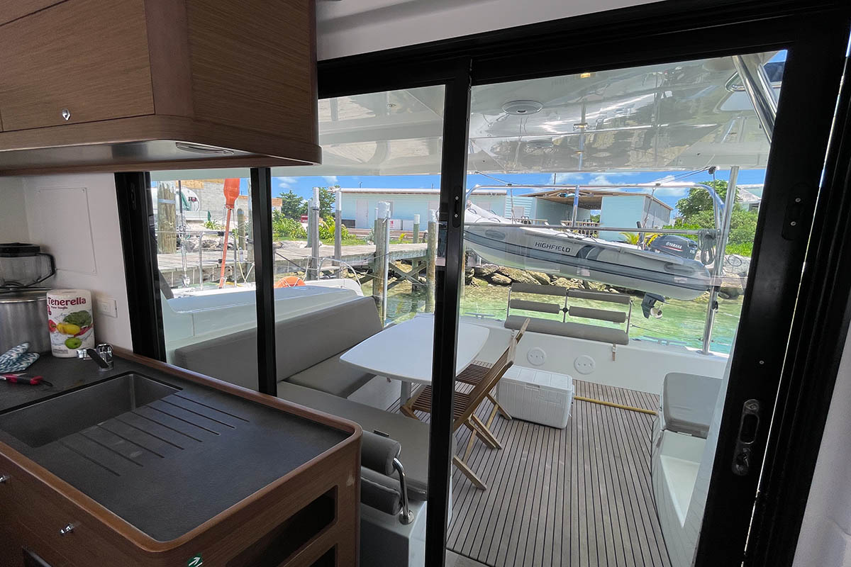 Bareboat Catamaran C`EST BON photo 7