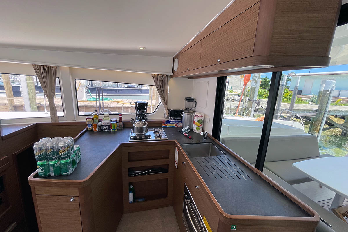 Bareboat Catamaran C`EST BON photo 8