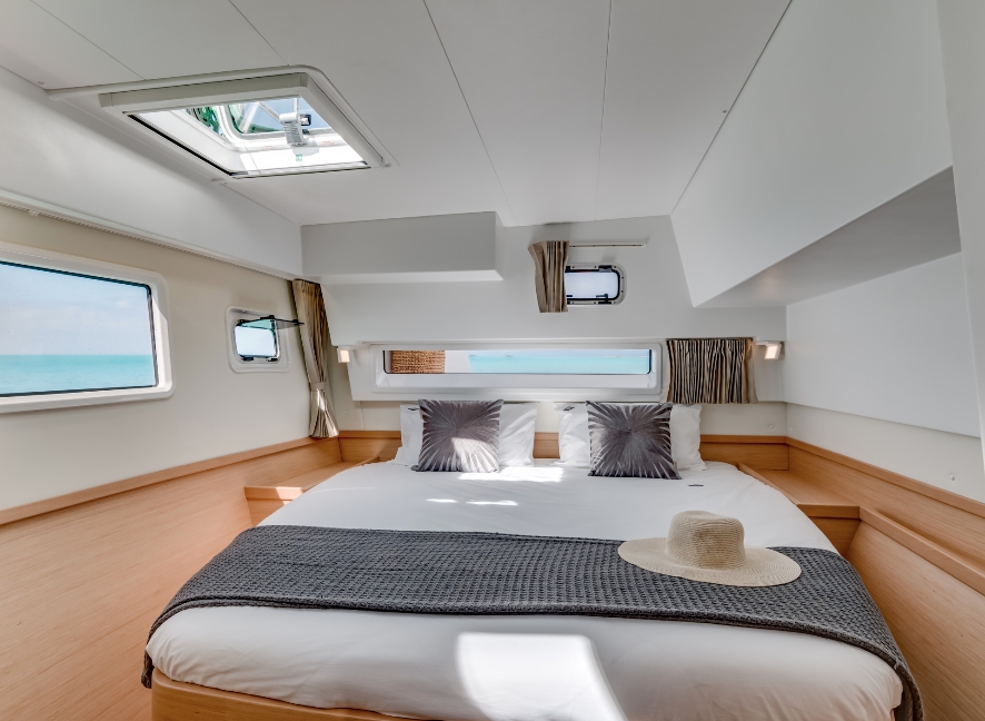 Bareboat Catamaran Lagoon 42 photo 8