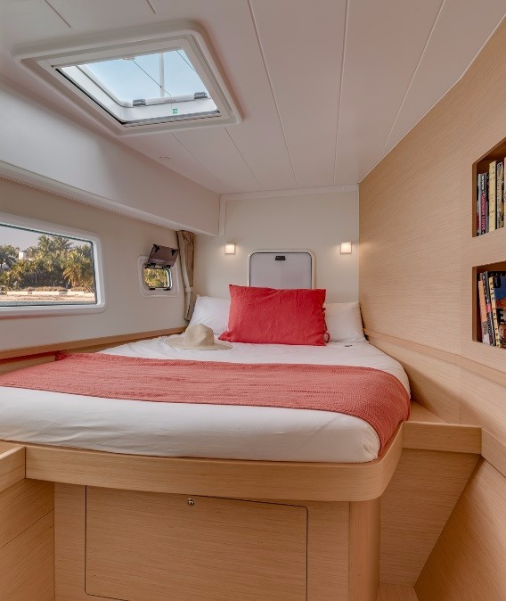 Bareboat Catamaran Oceanfront photo 8