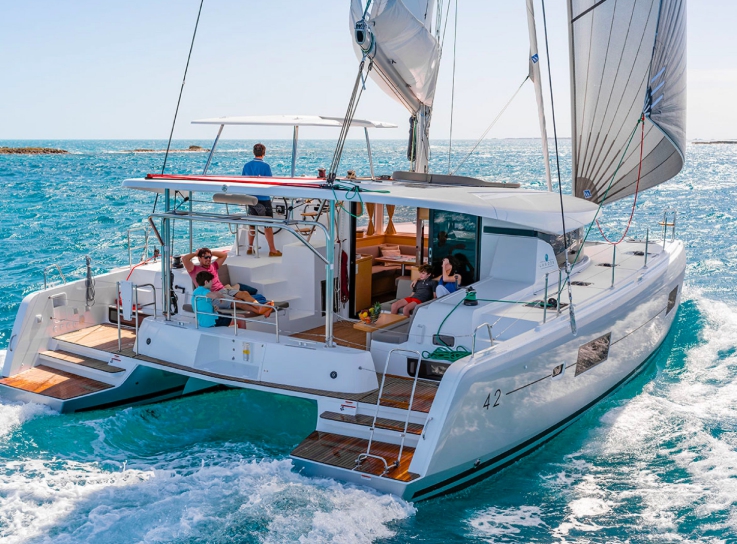 Bareboat Catamaran MARALYN photo 4