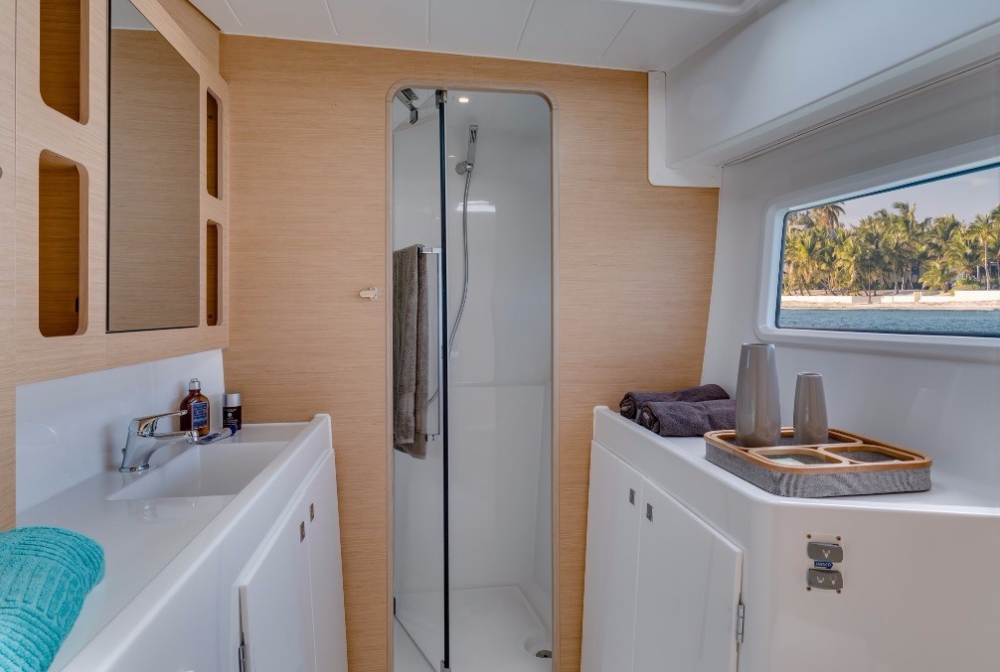 Bareboat Catamaran Lagoon 42 photo 7