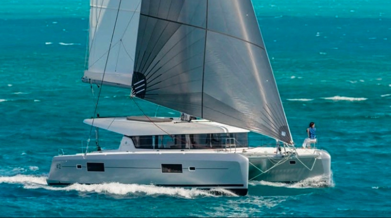 Bareboat Catamaran Lagoon 42 photo 5