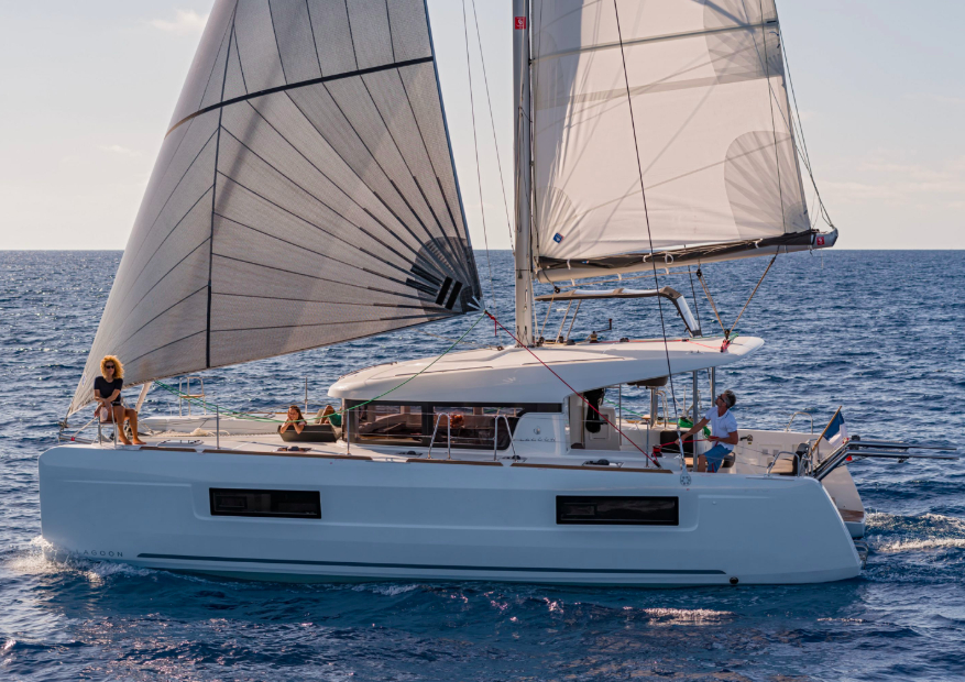 Bareboat Catamaran Lagoon 40