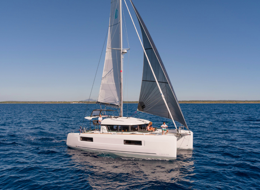 Bareboat Catamaran Lagoon 40 photo 3