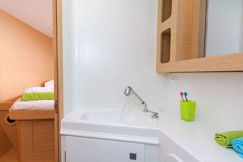 Bareboat Catamaran Lagoon 42 photo 6