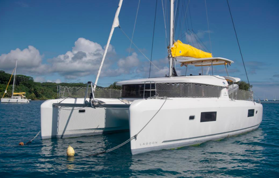 Bareboat Catamaran Lagoon 42