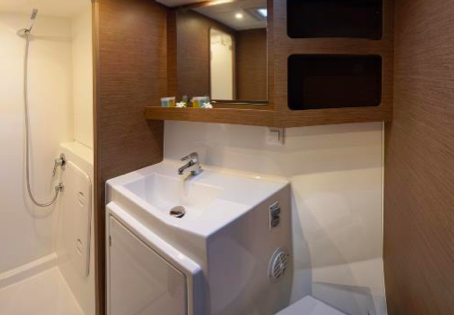 Bareboat Catamaran Lagoon 42 photo 8