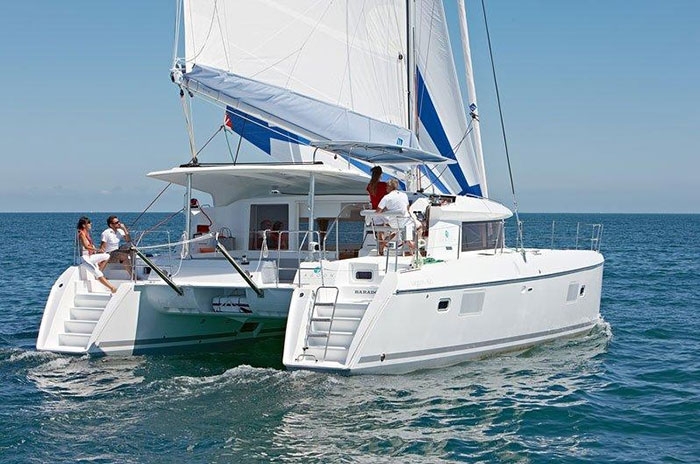 Bareboat Catamaran Lagoon 421
