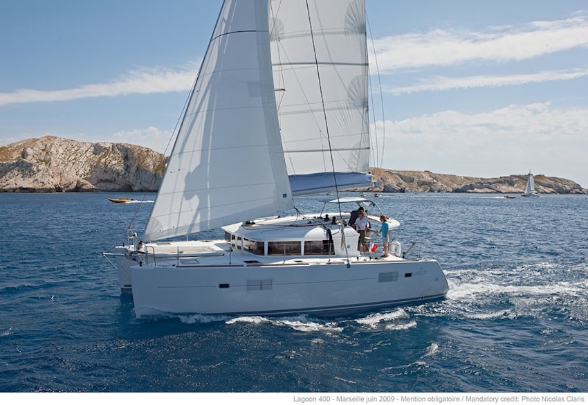 Bareboat Catamaran Lagoon 421