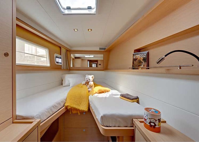 Bareboat Catamaran Lagoon 450 (2012) photo 8