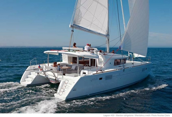 Bareboat Catamaran Lagoon 450 4 + 2 Cabins photo 5