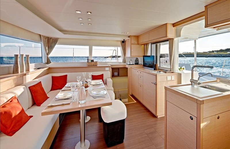 Bareboat Catamaran Lagoon 450 photo 3