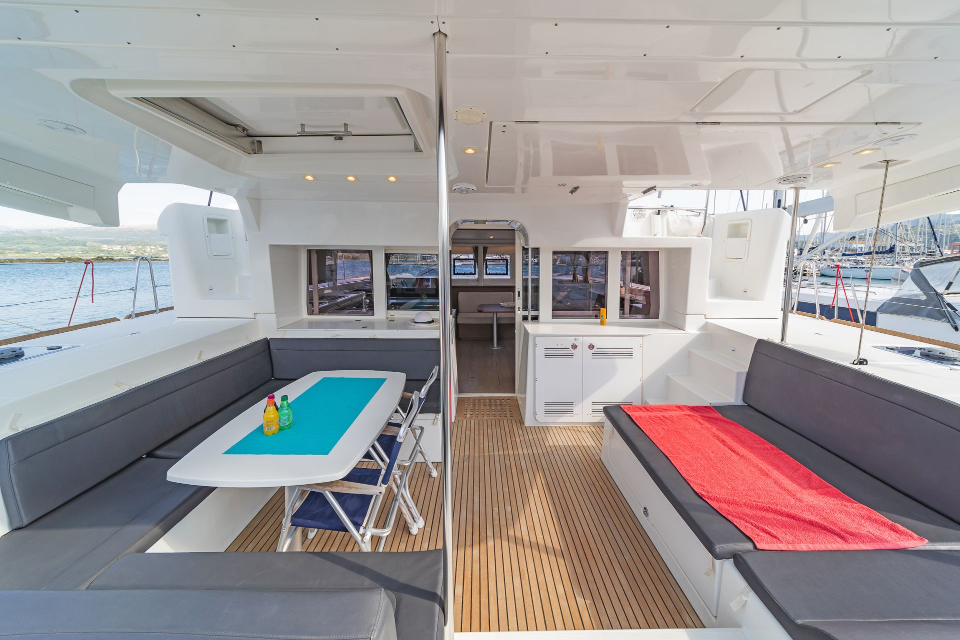 Bareboat Catamaran LAGOON 450 photo 4