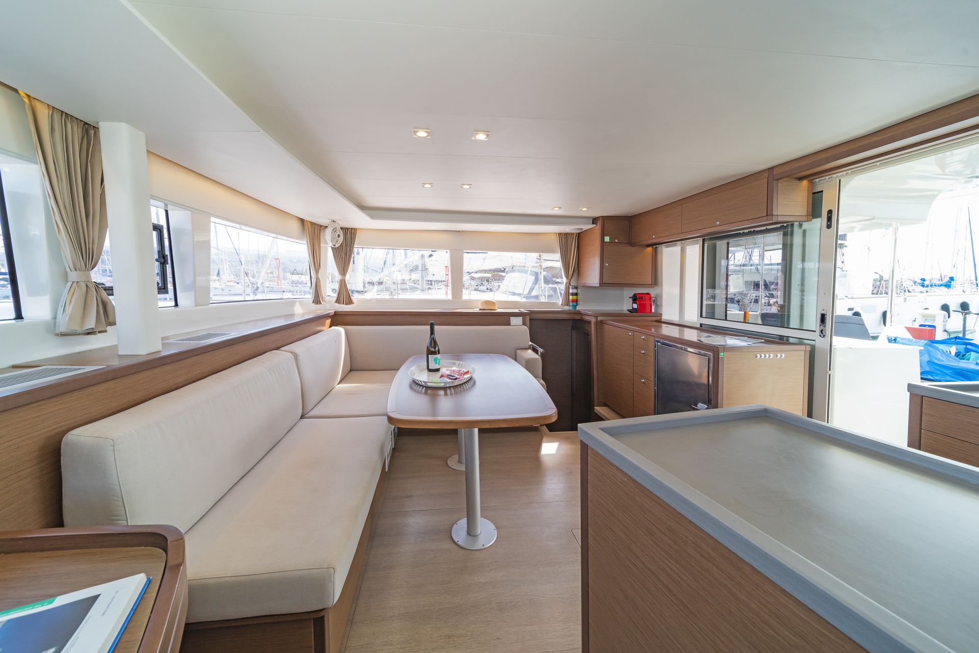 Bareboat Catamaran Lagoon 450 photo 6