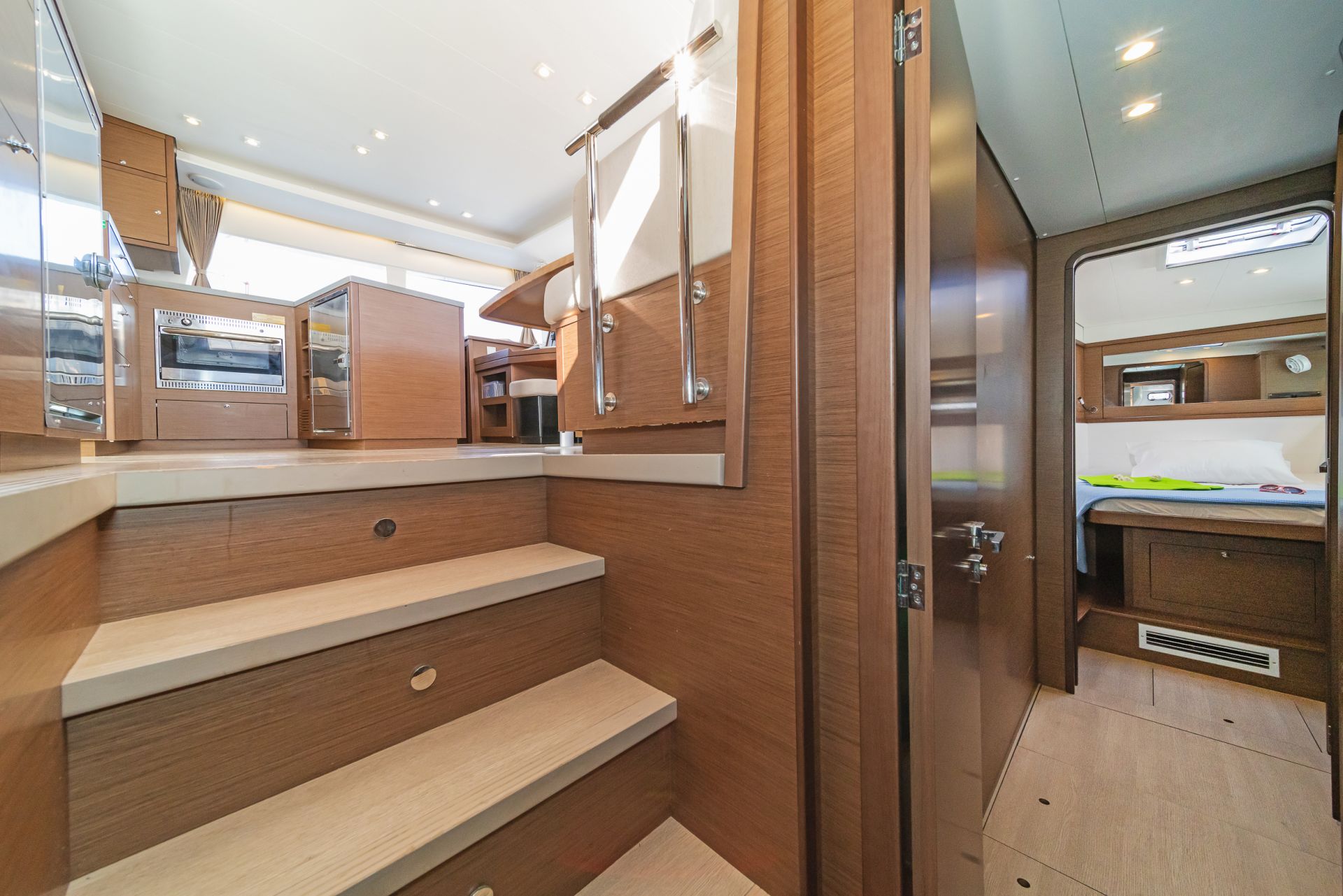 Bareboat Catamaran Lagoon 450 photo 8