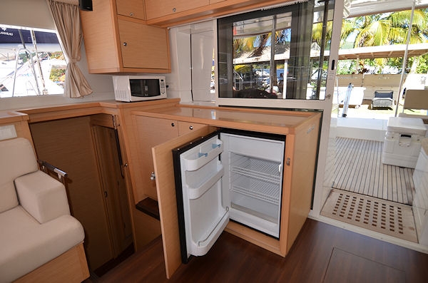 Bareboat Catamaran Lagoon 450 photo 3