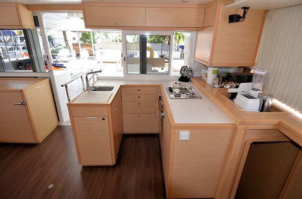 Bareboat Catamaran Lagoon 450 photo 4