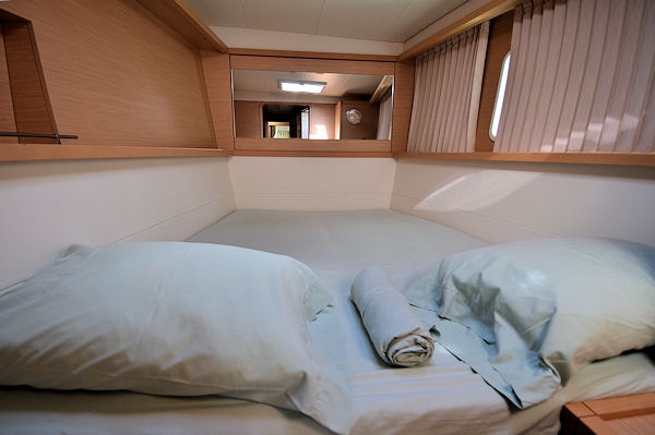 Bareboat Catamaran Lagoon 450 photo 6