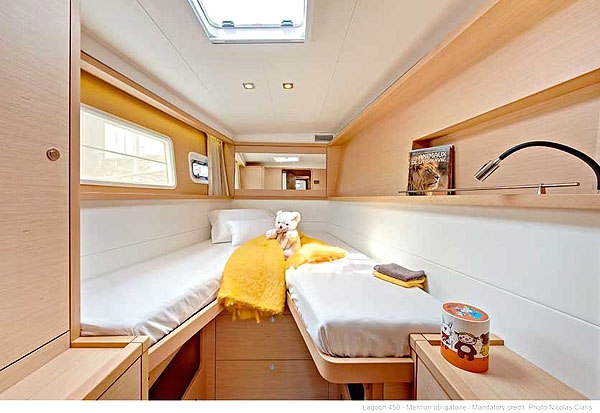 Bareboat Catamaran Lagoon 450 photo 3