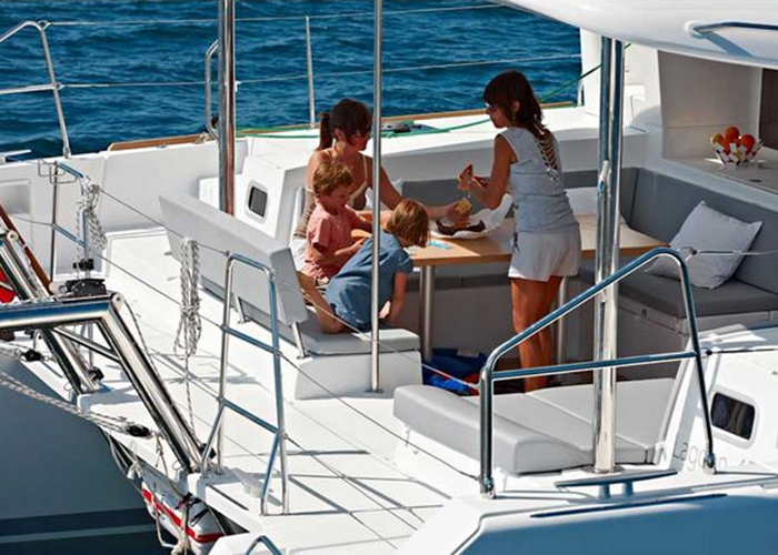 Bareboat Catamaran Lagoon 450 (2014SH) photo 4