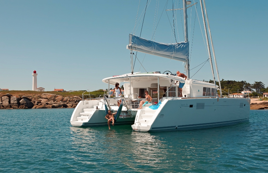 Bareboat Catamaran Lagoon 450F photo 3
