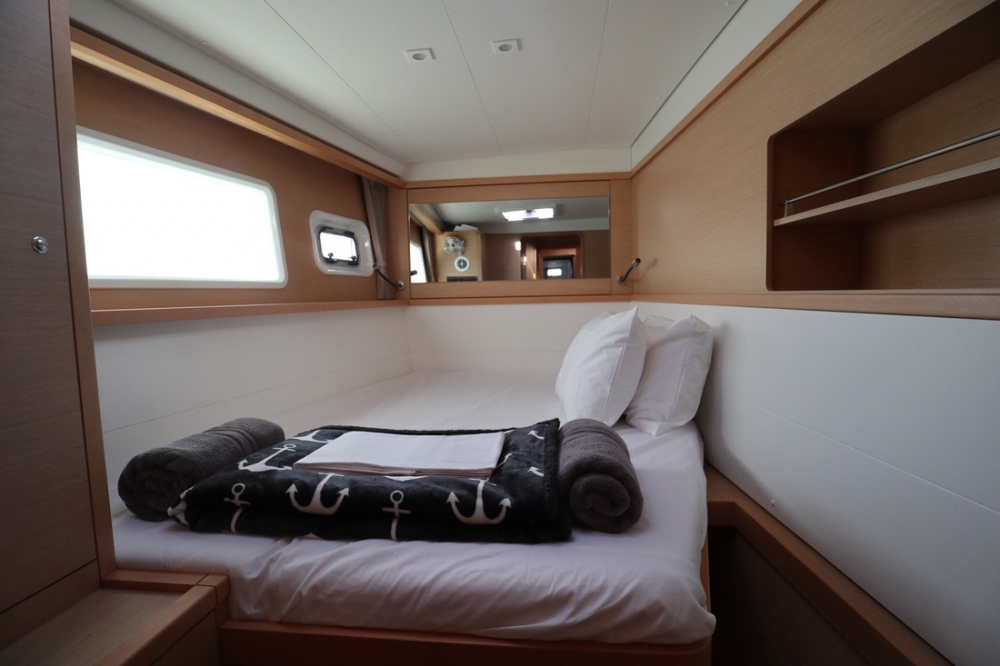 Bareboat Catamaran Galaxy photo 5