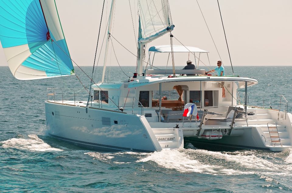 Bareboat Catamaran Lagoon 450 Prestige photo 4