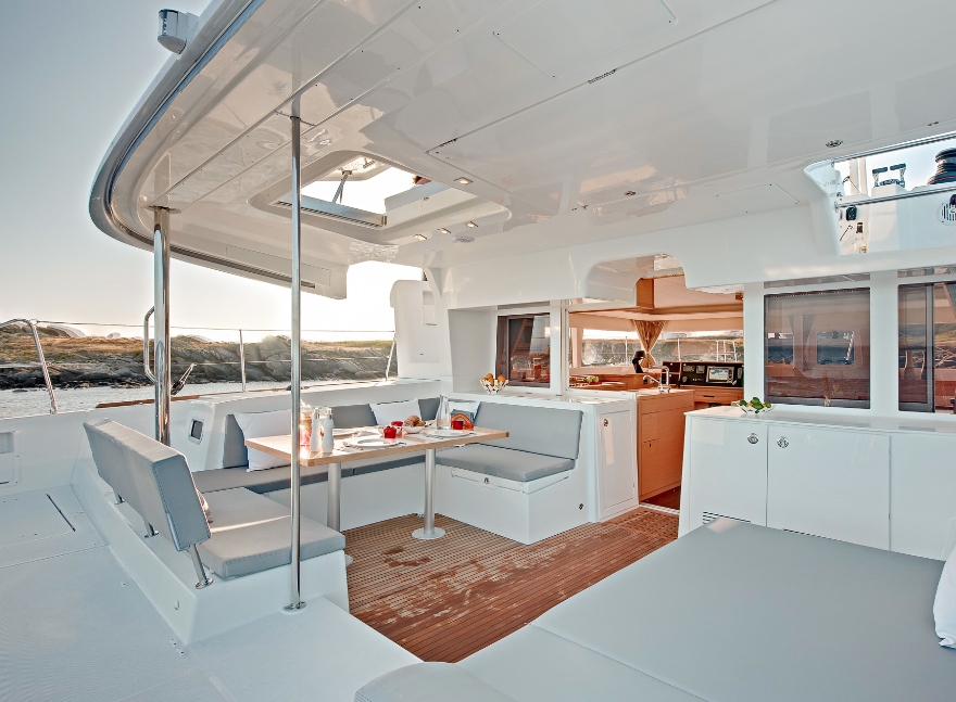 Bareboat Catamaran Lagoon 450 Prestige photo 6