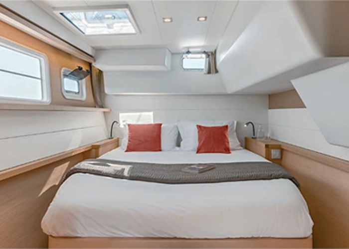 Bareboat Catamaran Lagoon 450 Sportop photo 7