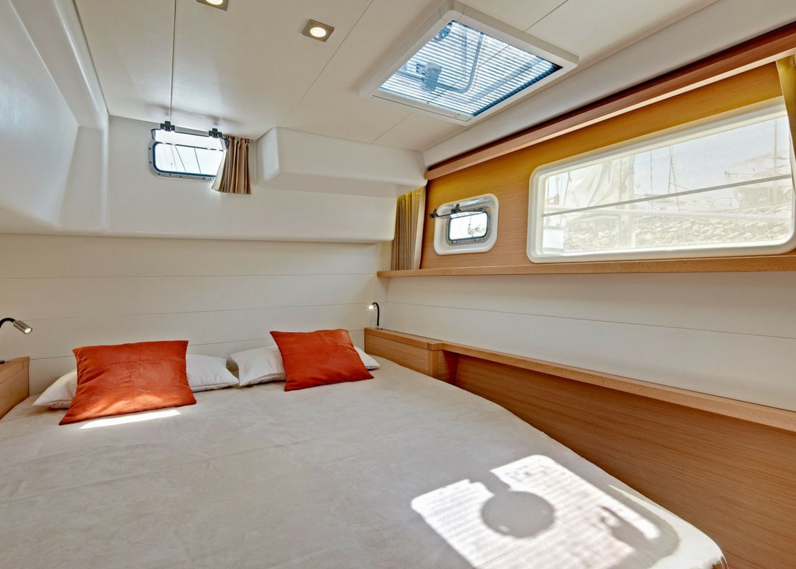 Bareboat Catamaran Lagoon 450 Sportop (2018) photo 5