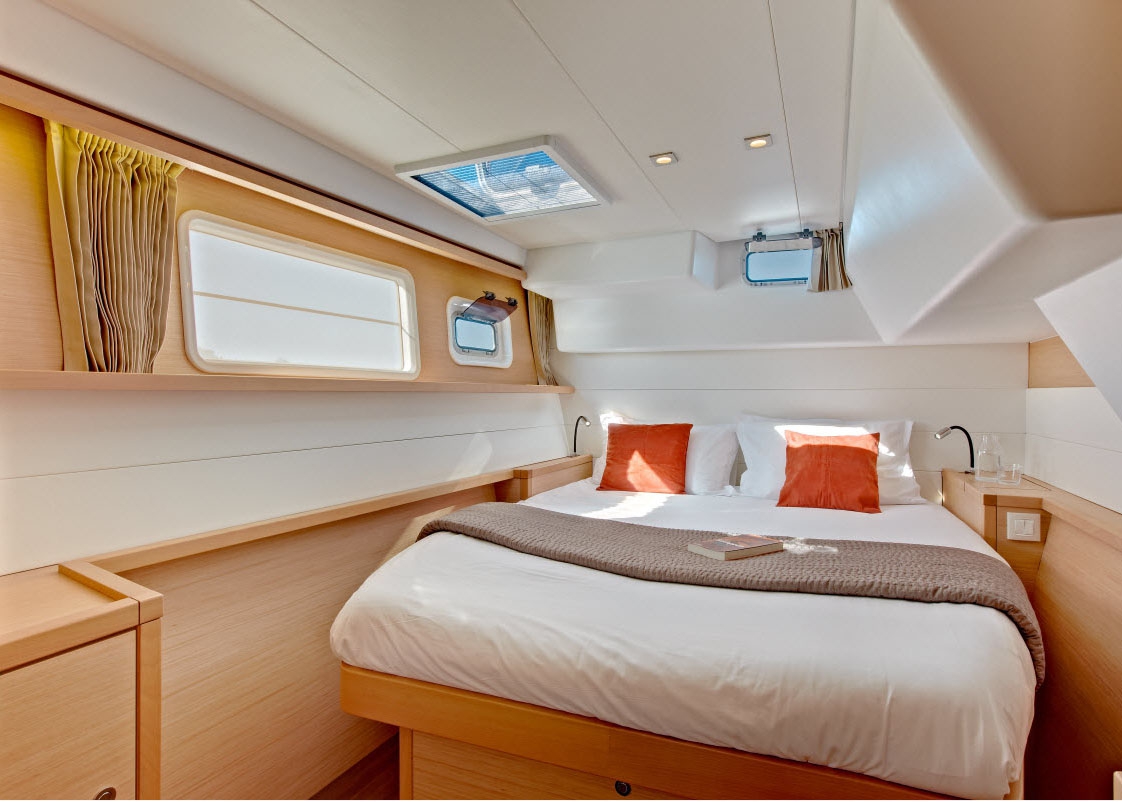 Bareboat Catamaran Lagoon 450 Sportop (2018) photo 6