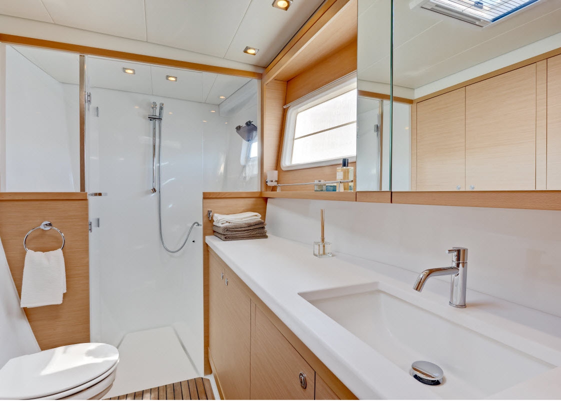 Bareboat Catamaran Lagoon 450 Sportop (2018) photo 7