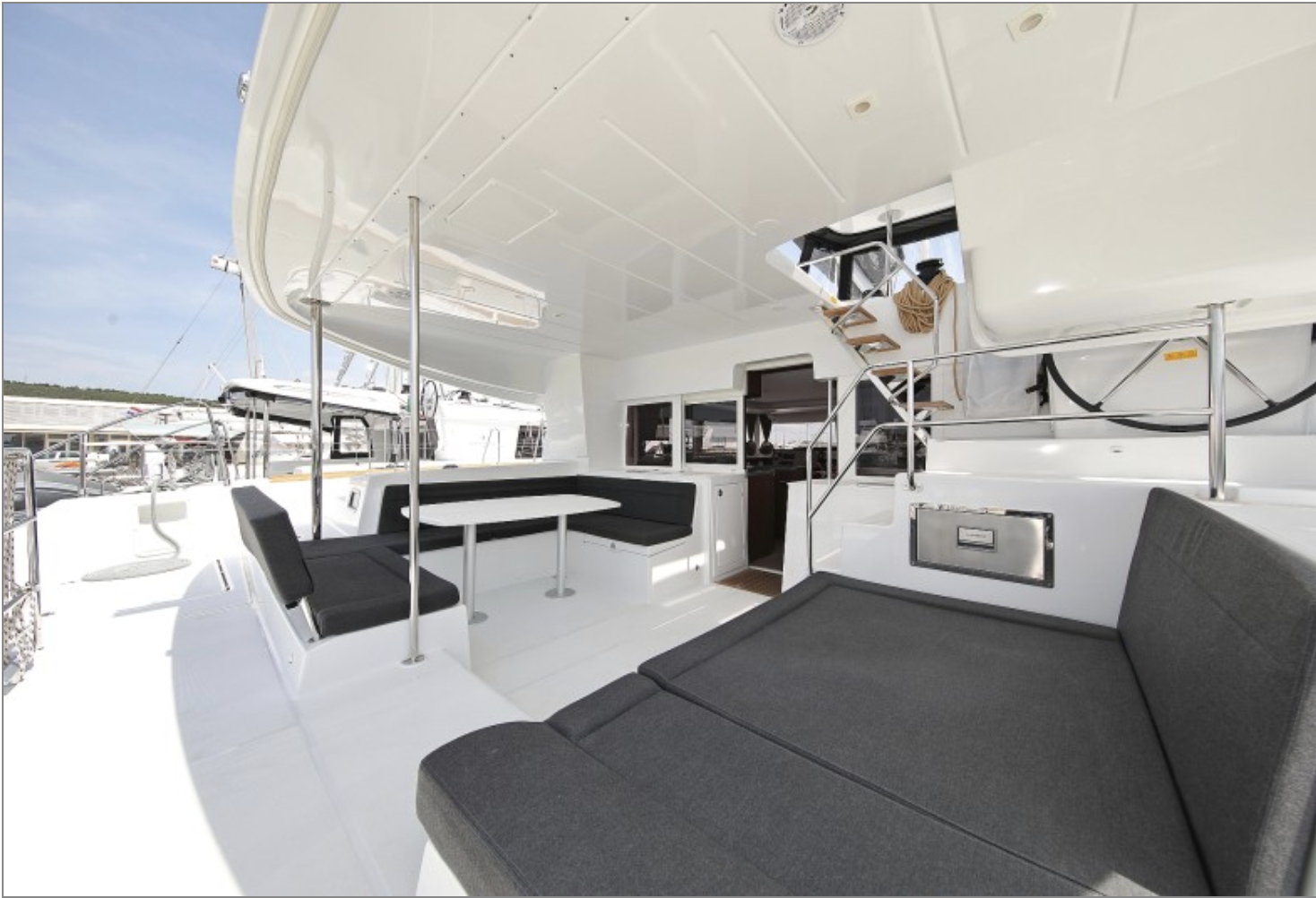 Bareboat Catamaran Lagoon 450S photo 5