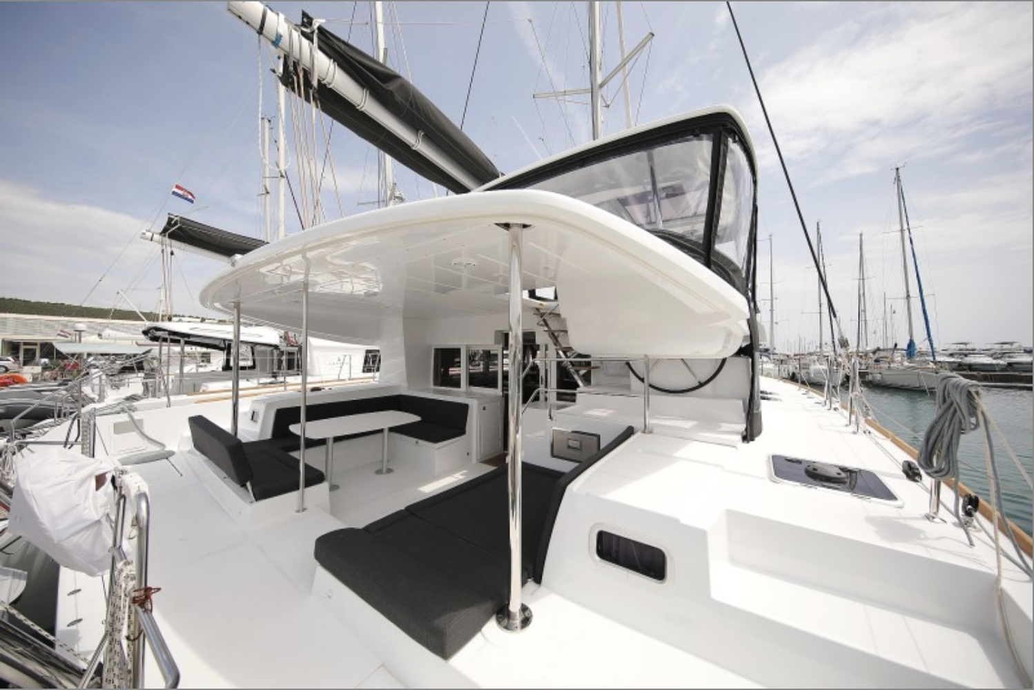 Bareboat Catamaran Lagoon 450S photo 6