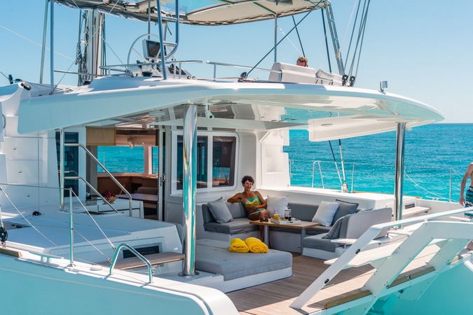 Bareboat Catamaran LAGOON 52 photo 4