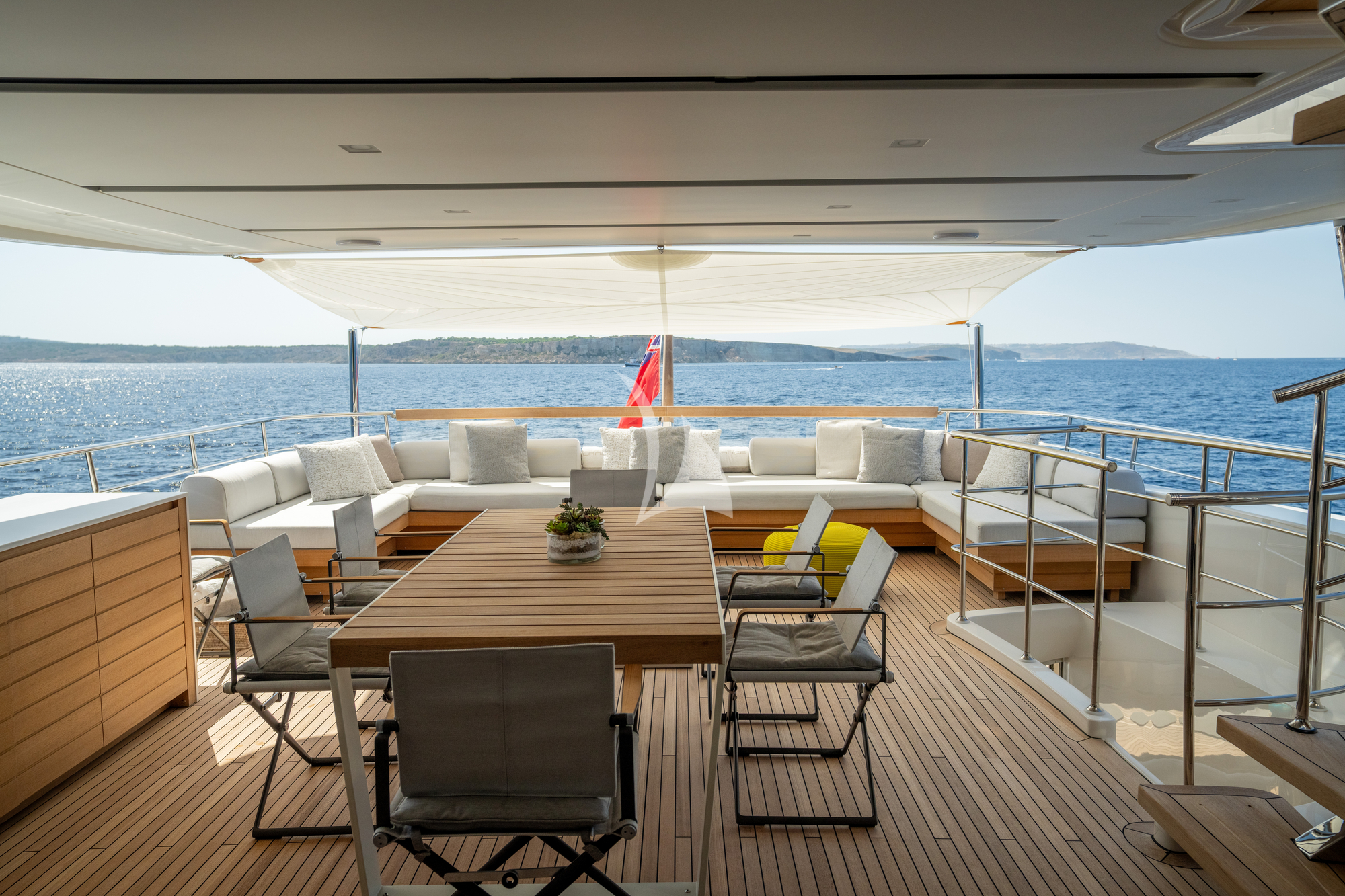 Luxury Crewed Motor Yacht LANCE photo 8