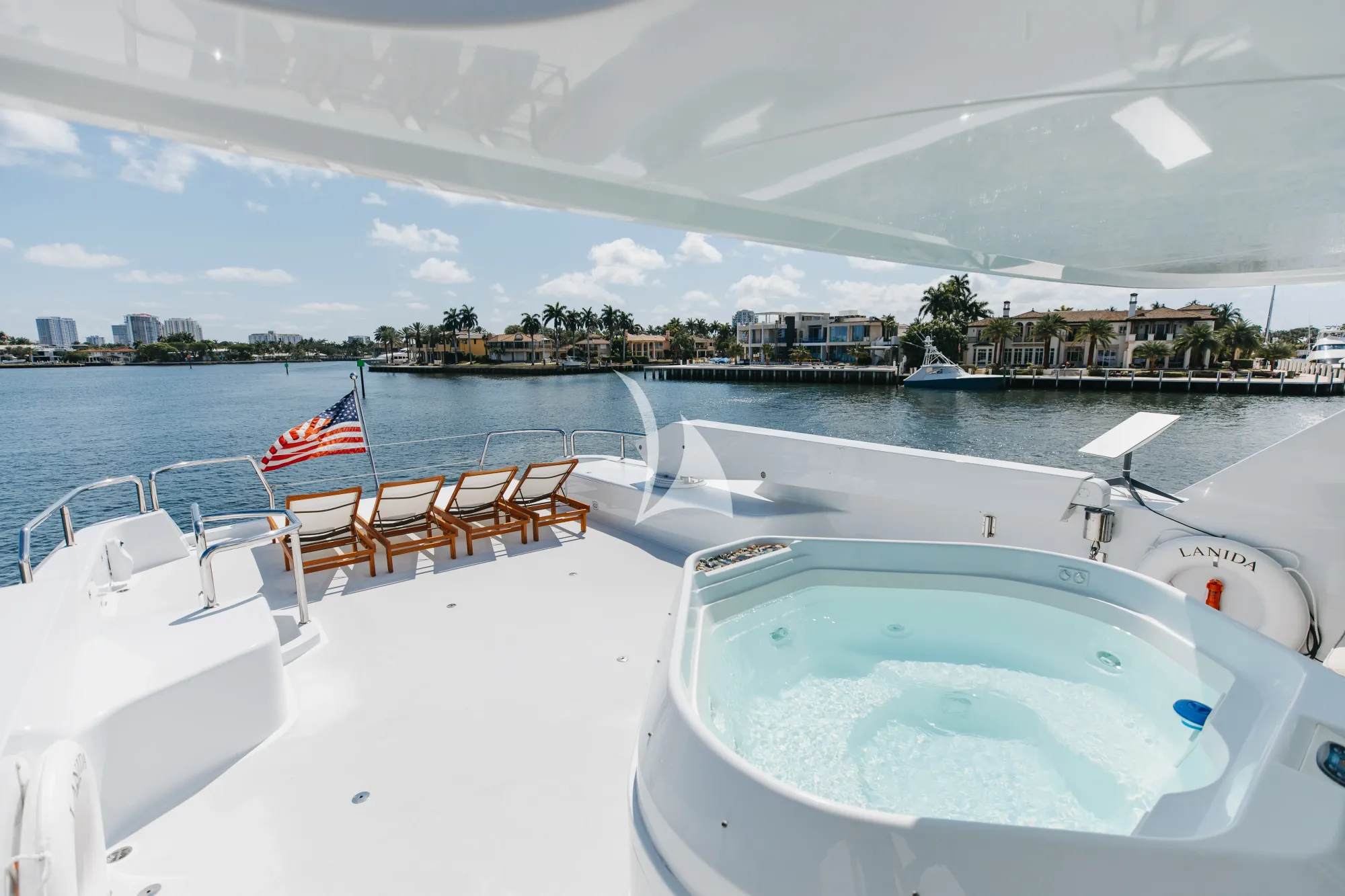 Luxury Crewed Motor Yacht LANIDA photo 8