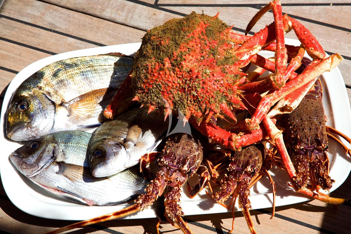 Crewed Motor Yacht LAOUEN photo 4