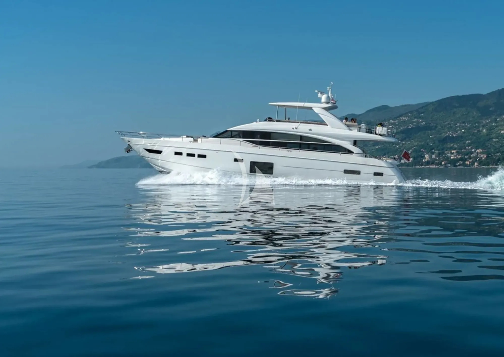 Luxury Crewed Motor Yacht LARIMAR II photo 4