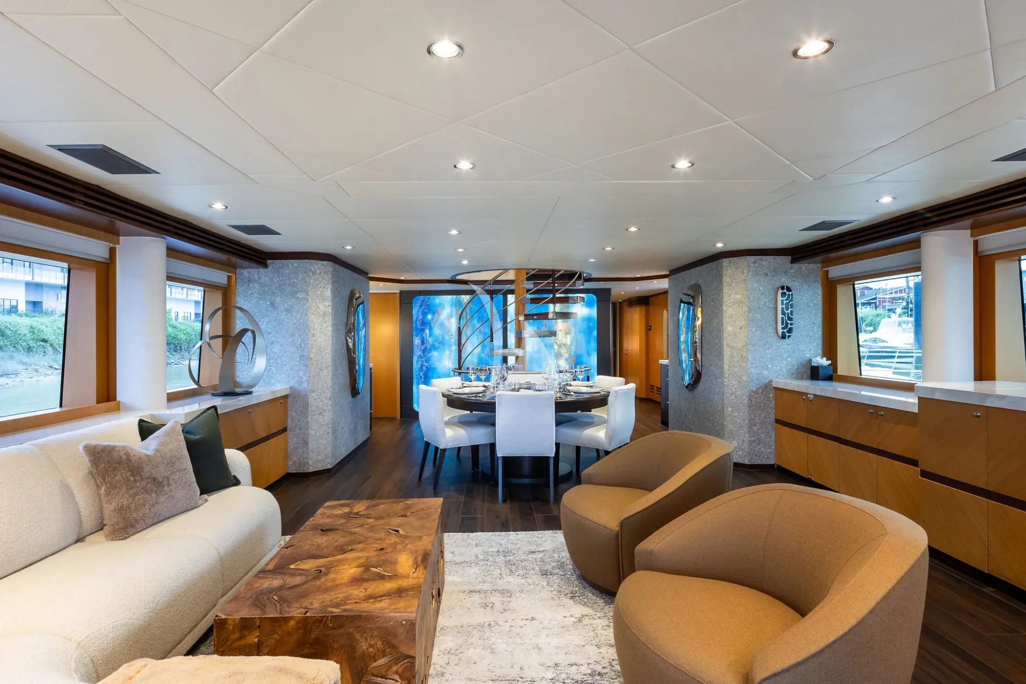 Luxury Crewed Motor Yacht LAST CALL photo 7