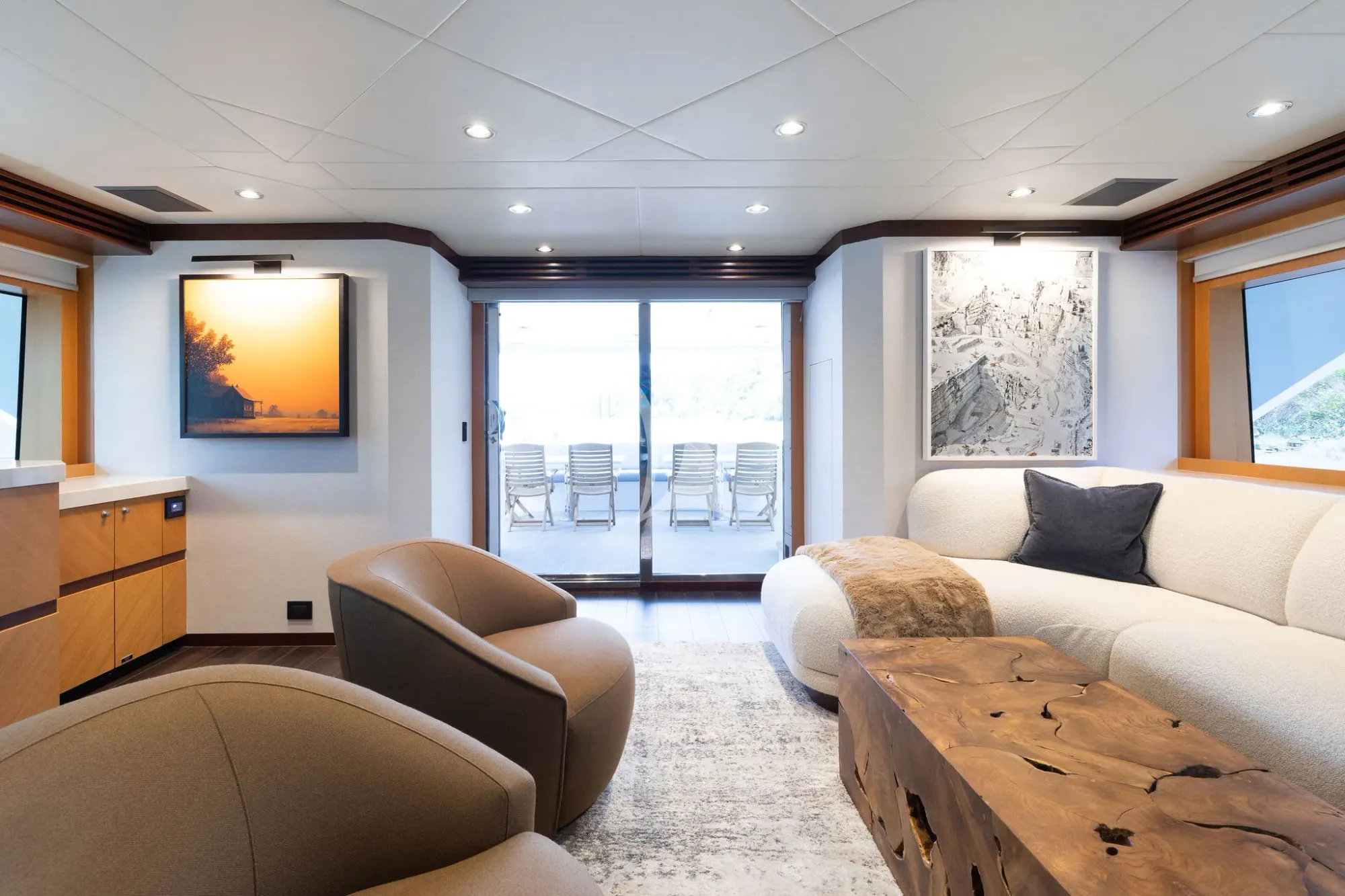 Luxury Crewed Motor Yacht LAST CALL photo 8