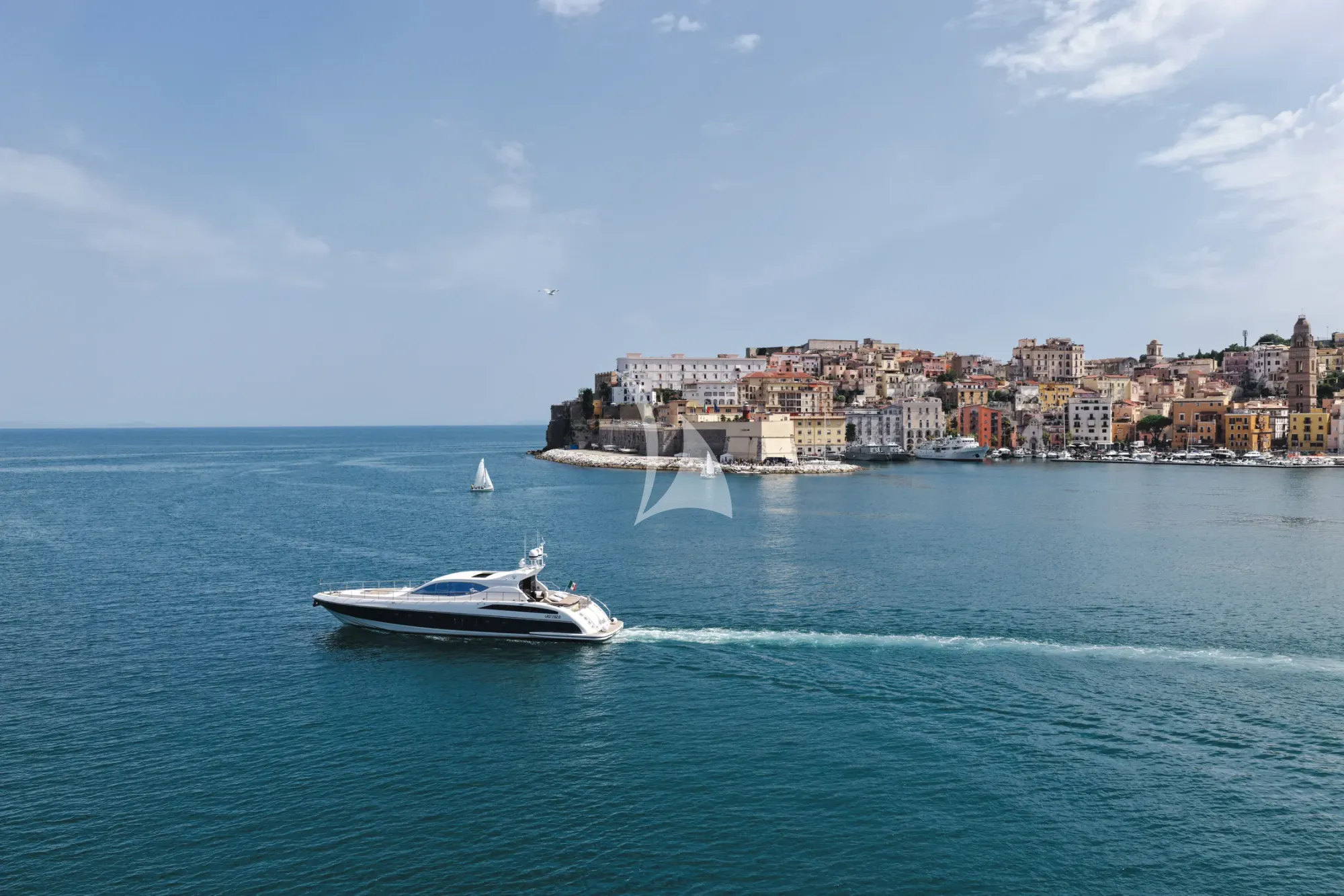 Crewed Motor Yacht @LAST photo 3