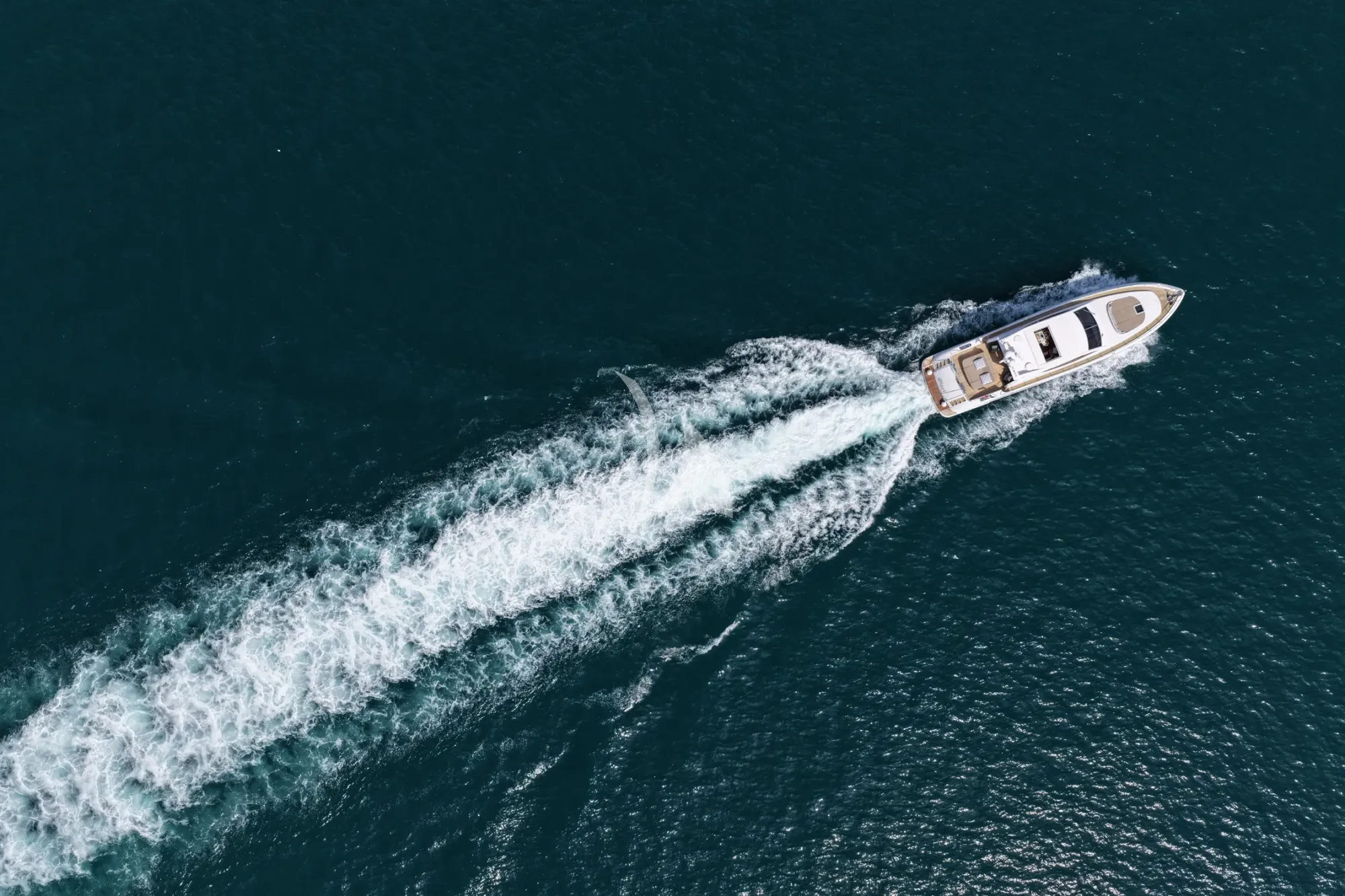 Crewed Motor Yacht @LAST photo 4